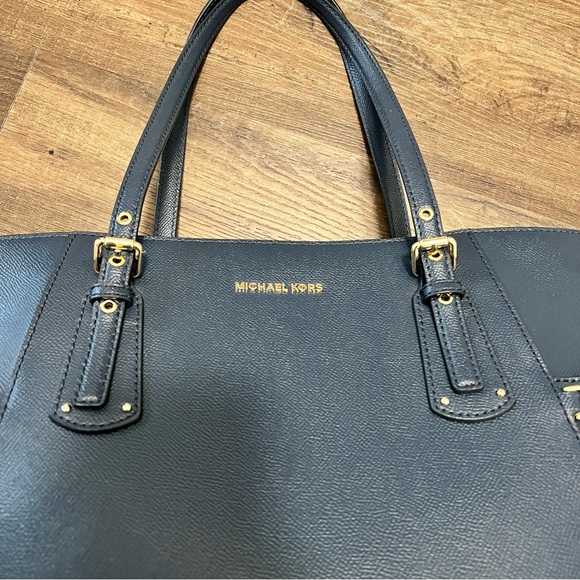 Lightly used Michael Kors Navy Large Bag - Picture 3 of 10